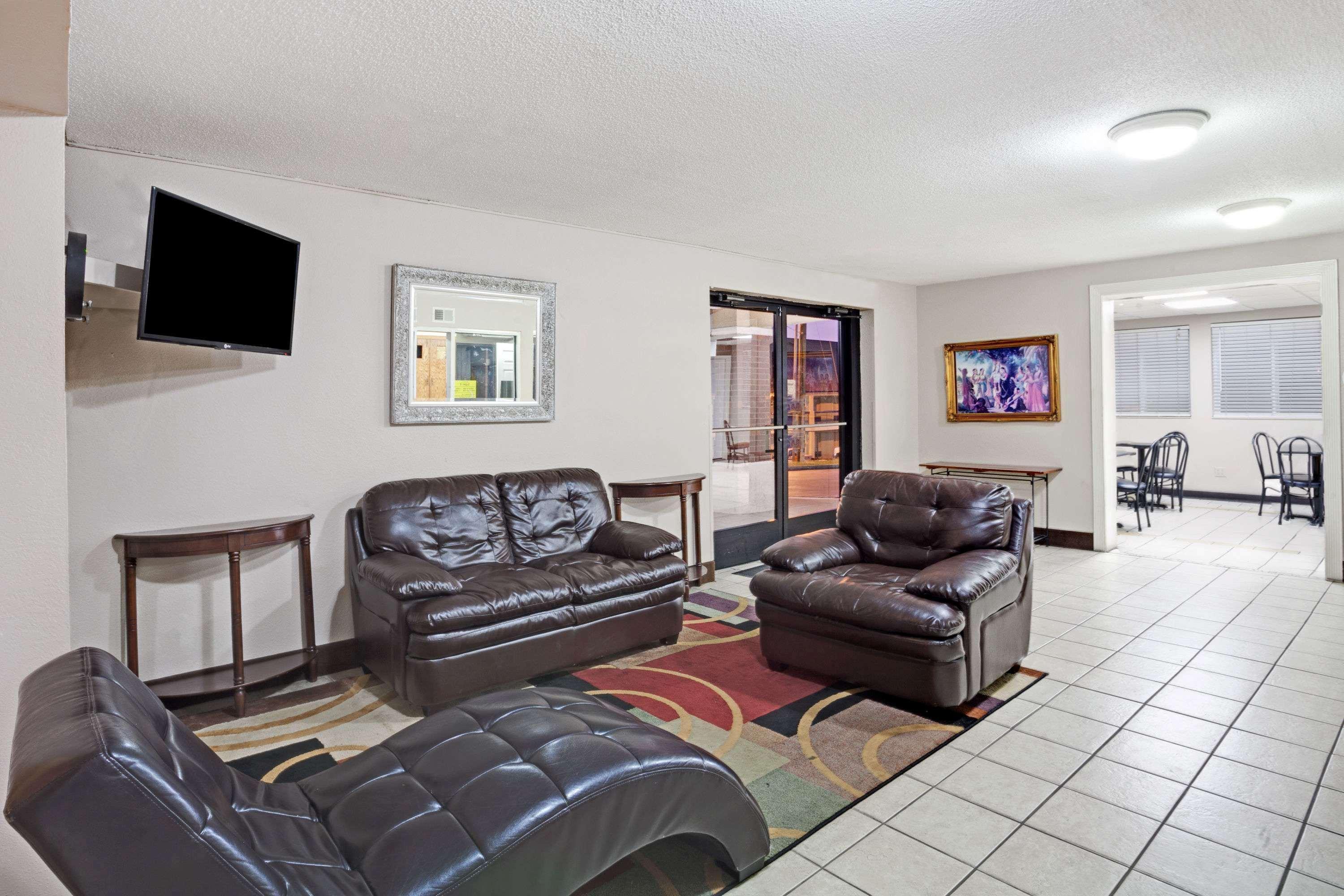 Super 8 By Wyndham Nashville/ Dntn/ Opryland Area Exterior photo